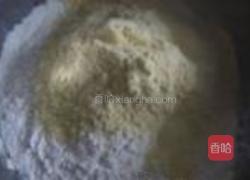 玉米面鸡蛋饼的做法图解1