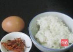 百合花鸡蛋粥的做法图解1