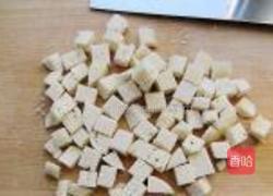 胡萝卜卷心菜炒馒头的做法图解3