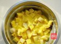 胡萝卜卷心菜炒馒头的做法图解4