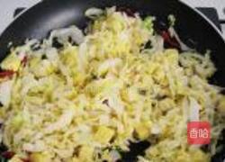 胡蘿卜卷心菜炒饅頭的做法圖解7