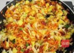 胡萝卜卷心菜炒馒头的做法图解9