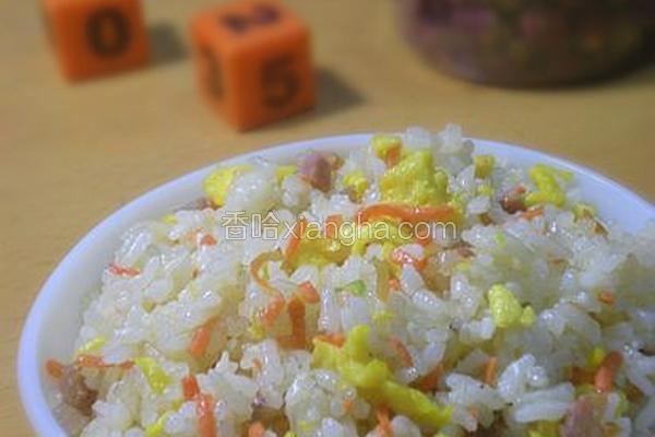 香肠胡萝卜蛋炒饭