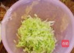 韭黄白菜猪肉饺的做法图解2