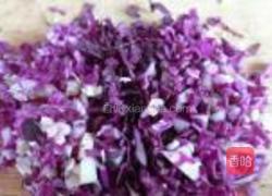紫甘蓝蛋饼的做法图解1