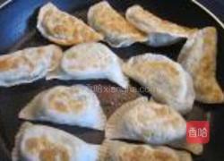 荠菜鸡蛋盒子的做法图解13