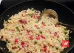 咸肉鸡蛋炒饭的做法图解7