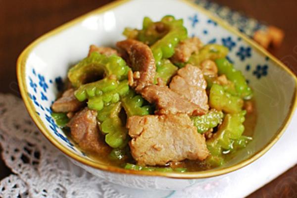 蚝油牛肉炒苦瓜