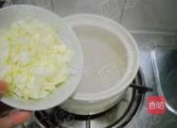 卷心菜木耳粥的做法图解3