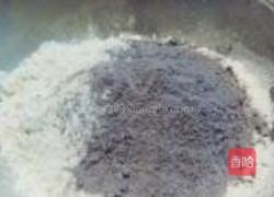 紫米黑馒头的做法图解1