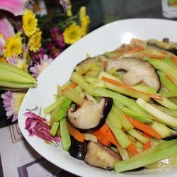 鲜菇炒瓜条的做法[图]