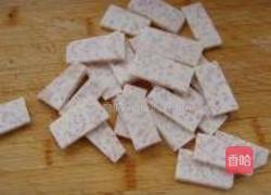 腊肉炒老芋头的做法图解1