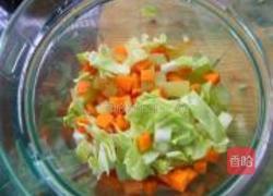 卷心莴笋胡萝卜汁的做法图解3