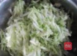 西葫芦鸡蛋饺子的做法图解3