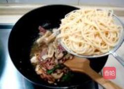 松茸培根炒意面的做法图解10