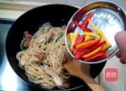 松茸培根炒意面的做法图解11