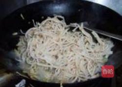 包菜炒饼丝的做法图解7