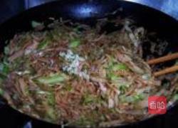 包菜炒饼丝的做法图解8