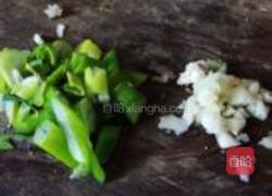 包菜炒饼丝的做法图解3