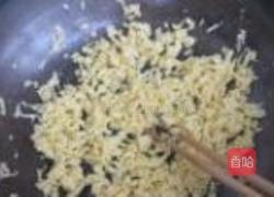 西葫芦鸡蛋虾皮蒸饺的做法图解3