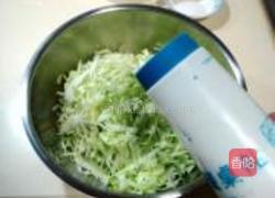 包菜起司饼的做法图解2