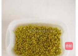 冰糖绿豆饮的做法图解1