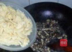 香菇冬笋肉丝炒面的做法图解7