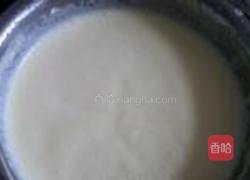 草莓香草冰激凌的做法图解1