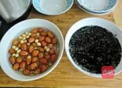 黑芝麻花生豆浆的做法图解2