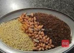 红米番薯小麦粥的做法图解1