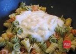 龙利鱼烩螺旋意粉的做法图解6