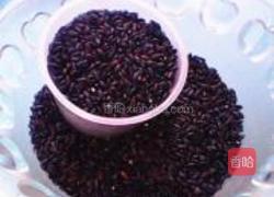 黑米红枣粥的做法图解1