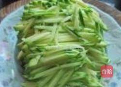 小炒嫩南瓜丝的做法图解2