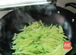 小炒嫩南瓜丝的做法图解3