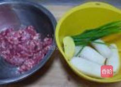 猪肉萝卜饺子的做法图解1