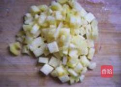 五彩菠萝炒饭的做法图解2
