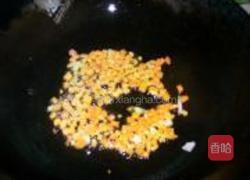 五彩菠萝炒饭的做法图解4