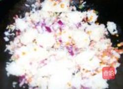 五彩菠萝炒饭的做法图解6