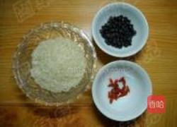 枸杞黑豆粥的做法图解1
