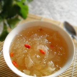 枸杞西米银耳羹的做法[图]