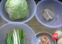 包菜虾仁蛋炒饭的做法图解1