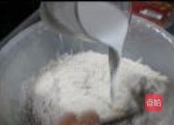 牛奶香肠馒头卷的做法图解3