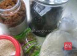 红糖紫米糕的做法图解1