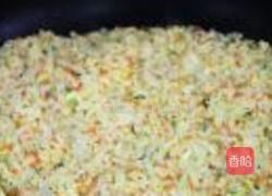 胡萝卜青菜肉蛋炒饭的做法图解5