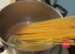 奶油鱼味芦笋意面的做法图解1