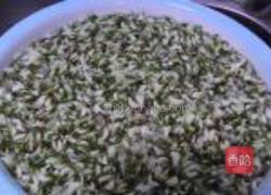 槐花麦饭的做法图解2