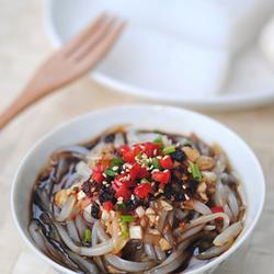 蒜香豆豉凉粉的做法[图]