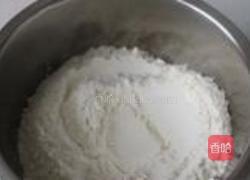 洋葱炒宽面的做法图解1