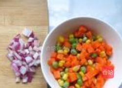 田园素什锦炒面的做法图解2