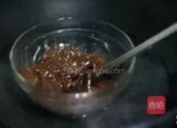 巧克力五瓣花蛋糕的做法图解3